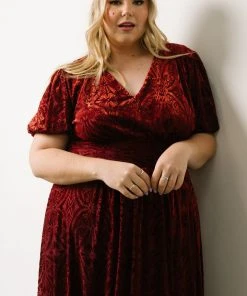 BB Custom Leslie Embossed Velvet Maxi | Crimson Dresses