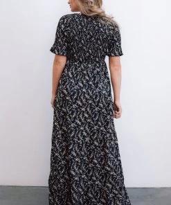 POL Lotta Smocked Maxi Dress | Black Floral Dresses