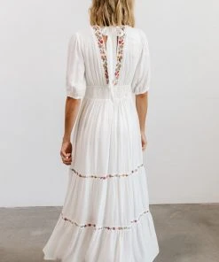 IL Santa Fe Embroidered Dress | White Dresses
