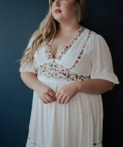 IL Santa Fe Embroidered Dress | White Dresses